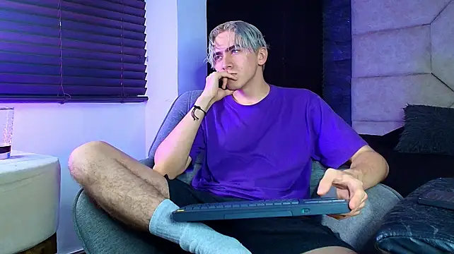 Tyler_Mcrey Show in webcam