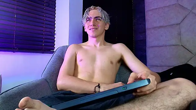 Tyler_Mcrey: вебкам-шоу
