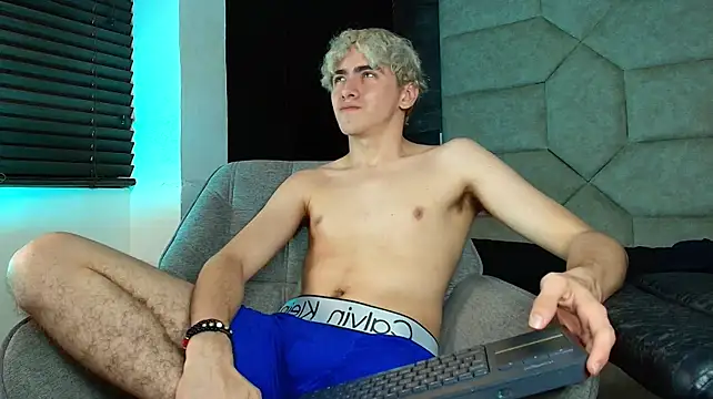 Show modela Tyler_Mcrey na web-kameri