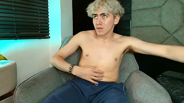 Show modela Tyler_Mcrey na web-kameri