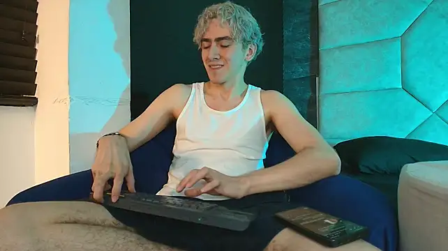 Tyler_Mcreyのウェブカメラショー