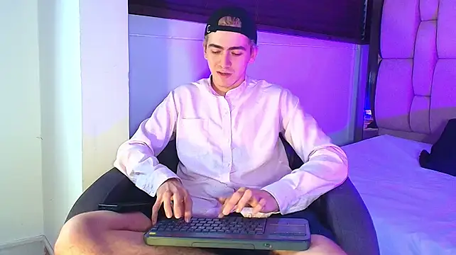 Tyler_Mcrey Webcam-Show