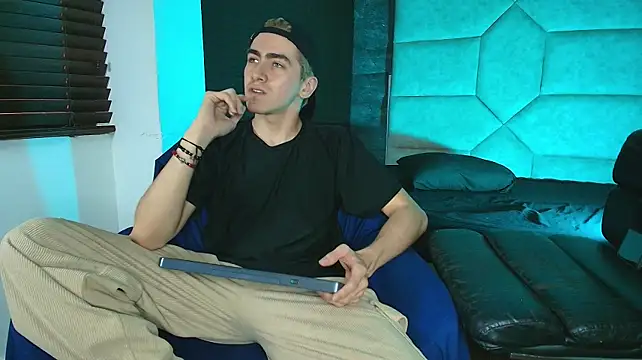 Tyler_Mcrey Webcam-Show