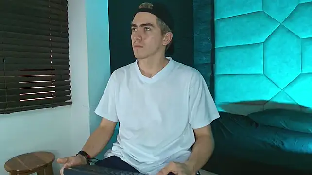 Tyler_Mcreyのウェブカメラショー