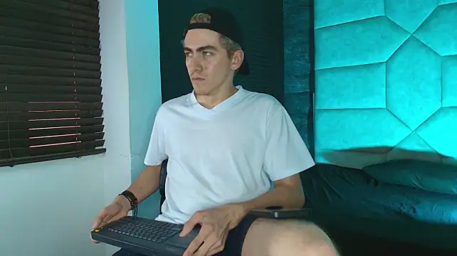 Tyler_Mcreyのウェブカメラショー