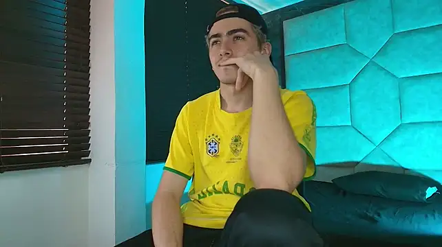 Tyler_Mcreyのウェブカメラショー