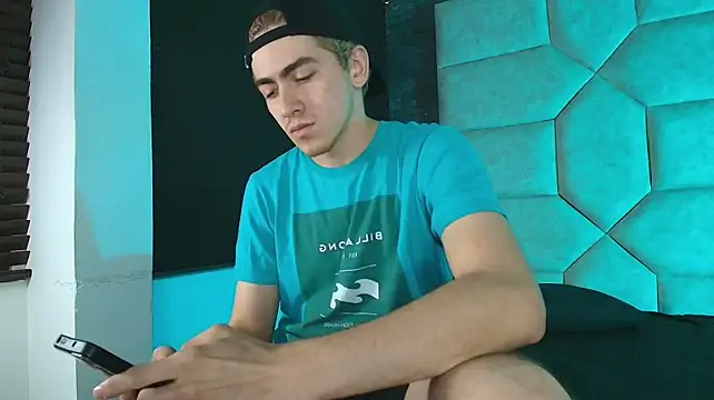 Tyler_Mcrey Show in webcam