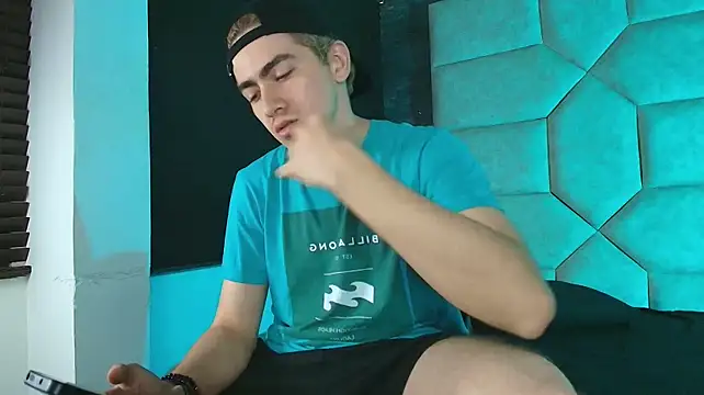 Tyler_Mcreyのウェブカメラショー