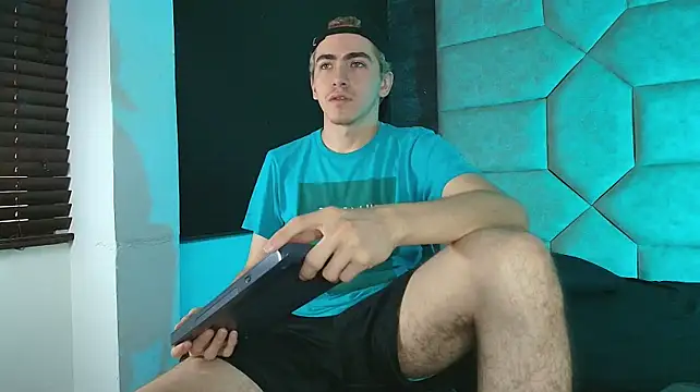 Tyler_Mcreyのウェブカメラショー