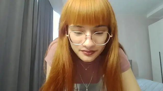 Show modela NeeCarfave na web-kameri