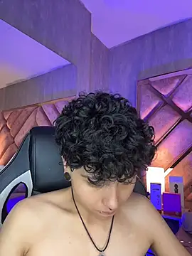 ian_mathias_ Show in webcam