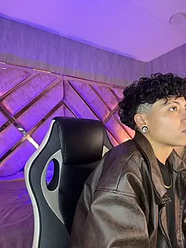 ian_mathias_'s Webcam Show