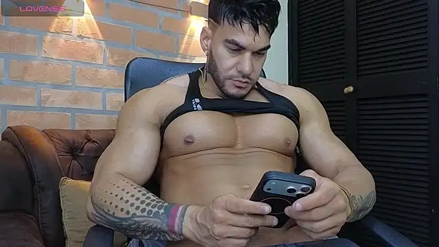 zac_levis_ Show in webcam