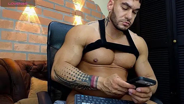 הופעת וובקאם של zac_levis_