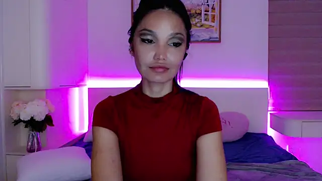 Show modela Ohmy_Linda na web-kameri
