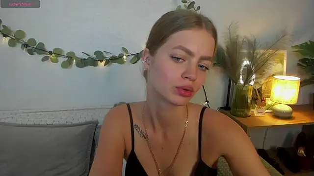 Show modela EmillyStarr na web-kameri