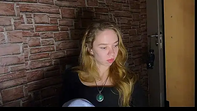 ElizaStorm's Live Chat Room