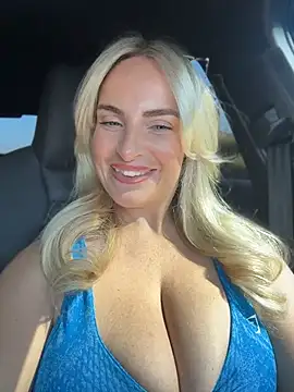 BIGTITBLONDEUKn Webbikameraesitys