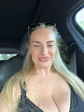 Вебкам-шоу BIGTITBLONDEUK