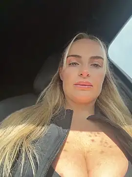 Show Webcam de BIGTITBLONDEUK