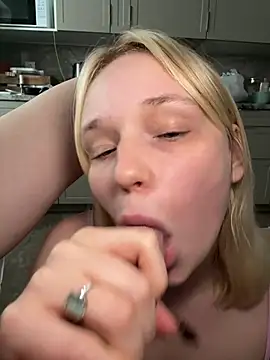 DuoBitches_ Pertunjukan Webcam