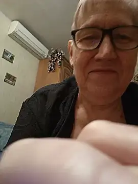 Molli1408 Adlı Modelin Canlı XXX Sohbeti