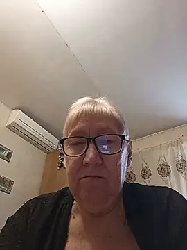 Molli1408 现场XXX聊天