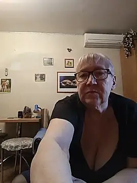 Show modela Molli1408 na web-kameri