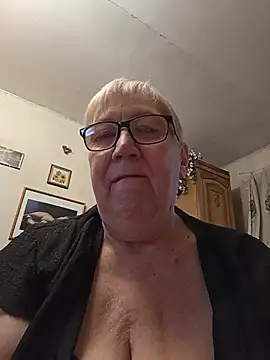 Molli1408 现场XXX聊天