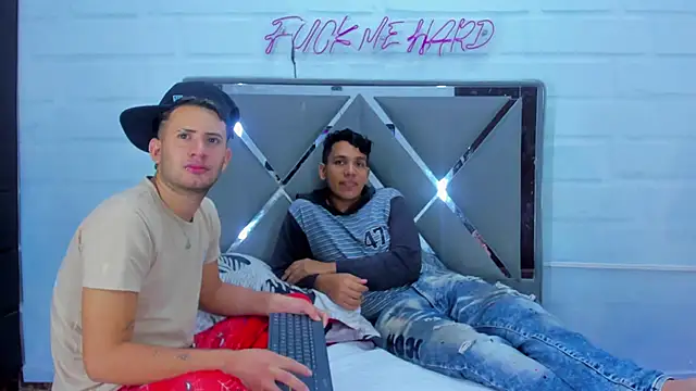 SilkBoys webcam show