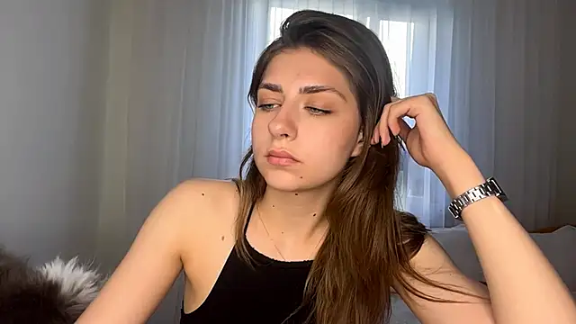 Adrll_Cuten Webbikameraesitys