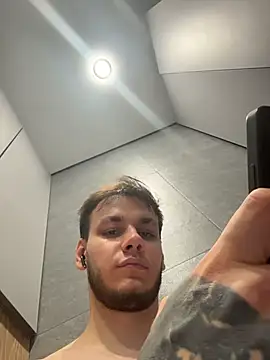 Show modela UniversalDicktures na web-kameri