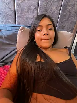 Ariaanaa_grey Adlı Modelin Canlı XXX Sohbeti