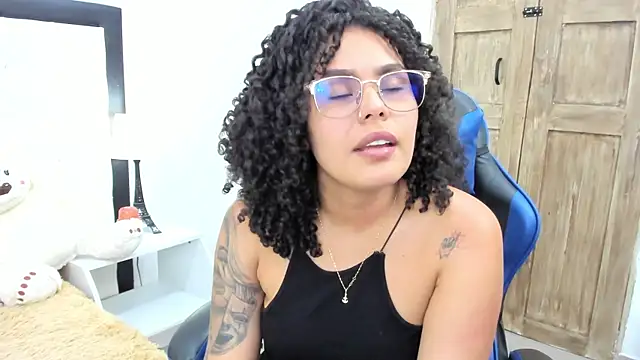 XXX chat uživo modela Cheila-Carter