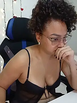 MaryMoon06 XXX чат на живо