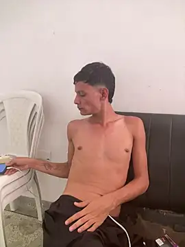BEM_BOY: διαδικτυακό σόου στην κάμερα