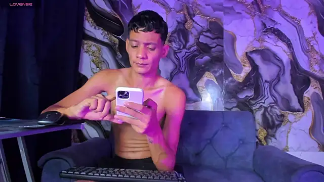 Show modela BEM_BOY na web-kameri