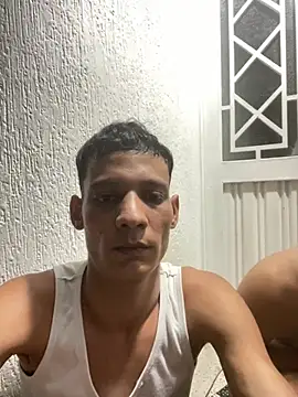 BEM_BOY: διαδικτυακό σόου στην κάμερα