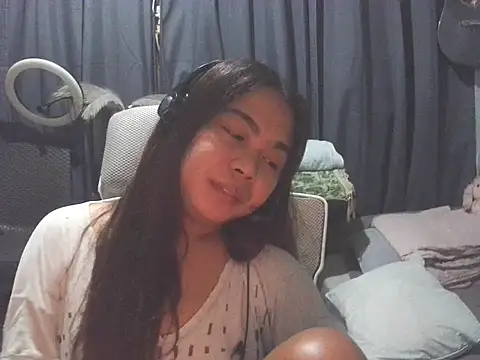 Show modela Cynfull_Evas69 na web-kameri