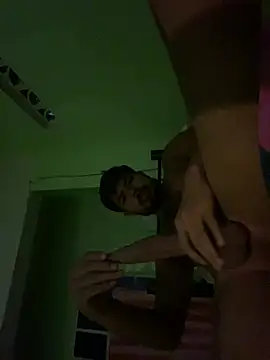 Show modela coroed na web-kameri