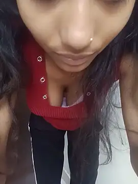 צ'אט XXX בשידור חי של sizzling_aaruhi