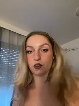 KiraBloom66 webcam show