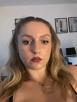 KiraBloom66 – webcam-show