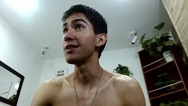 Show modela adan_tower na web-kameri
