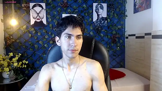 Show modela adan_tower na web-kameri