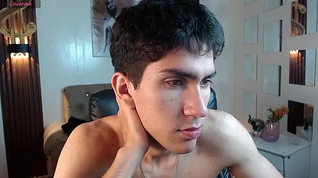 adan_tower Adlı Modelin Canlı XXX Sohbeti