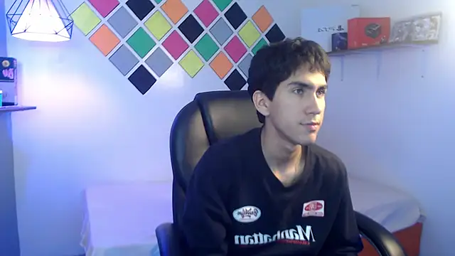 Chat +18 de adan_tower ao vivo
