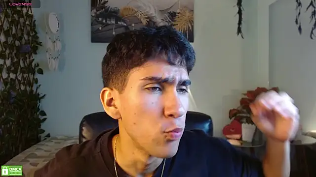 Chat +18 de adan_tower ao vivo