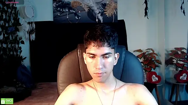 Chat +18 de adan_tower ao vivo