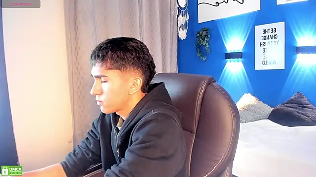 adan_tower 在線直播表演